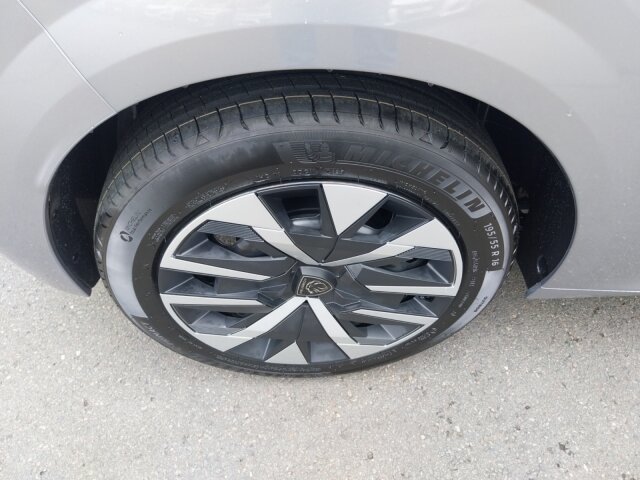 Peugeot 208 Style 100 +EPH+SHZ+Bluetooth+Mirror-Screen+ Peugeot 208 Style 100 +EPH+SHZ+Bluetooth+Mirror-Screen+