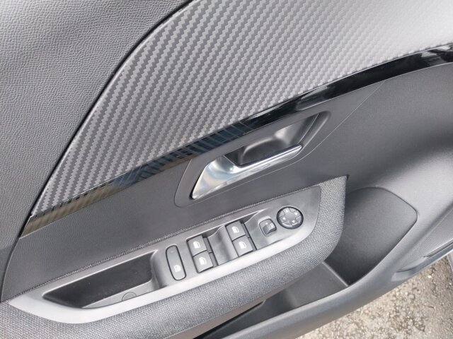 Peugeot 208 Style 100 +EPH+SHZ+Bluetooth+Mirror-Screen+ Peugeot 208 Style 100 +EPH+SHZ+Bluetooth+Mirror-Screen+