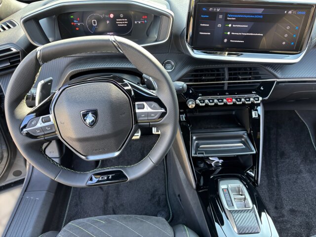 Peugeot 2008 GT 145 +Alcantara+360°Kamera+Navi+ACC+ Peugeot 2008 GT 145 +Alcantara+360°Kamera+Navi+ACC+