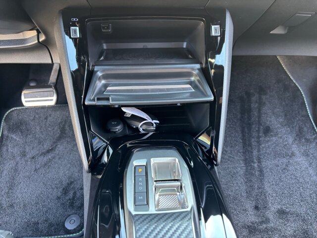 Peugeot 2008 GT 145 +Alcantara+360°Kamera+Navi+ACC+ Peugeot 2008 GT 145 +Alcantara+360°Kamera+Navi+ACC+