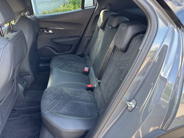 Peugeot 2008 GT 145 +Alcantara+360°Kamera+Navi+ACC+ Peugeot 2008 GT 145 +Alcantara+360°Kamera+Navi+ACC+