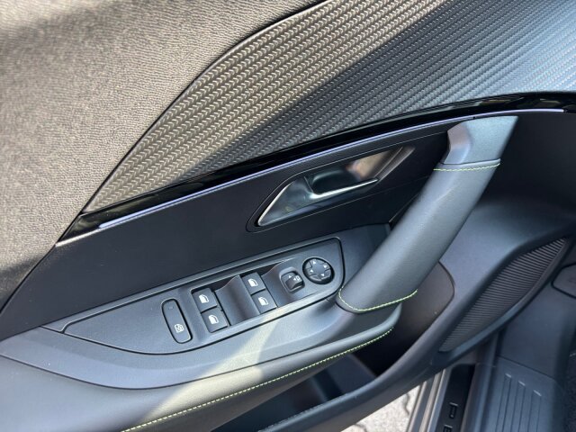 Peugeot 2008 GT 145 +Alcantara+360°Kamera+Navi+ACC+ Peugeot 2008 GT 145 +Alcantara+360°Kamera+Navi+ACC+