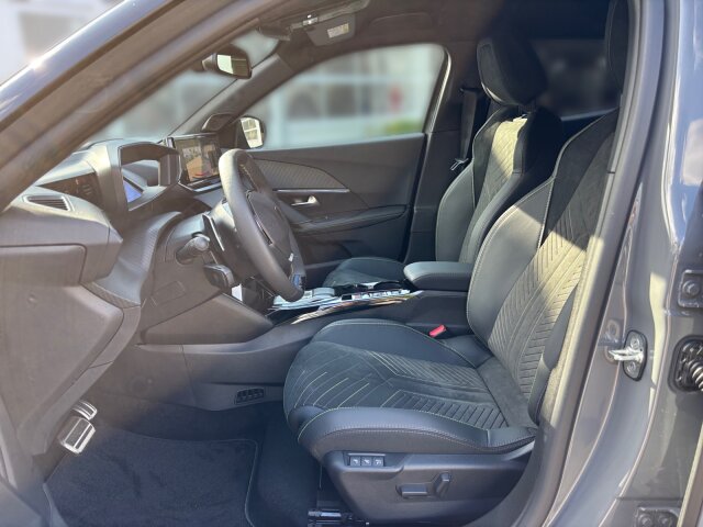 Peugeot 2008 GT 145 +Alcantara+360°Kamera+Navi+ACC+ Peugeot 2008 GT 145 +Alcantara+360°Kamera+Navi+ACC+