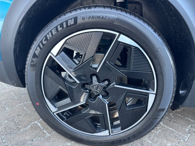 Peugeot E-408 GT 210 +Pano-Dach+Navi+360°Kamera+LED+ Peugeot E-408 GT 210 +Pano-Dach+Navi+360°Kamera+LED+