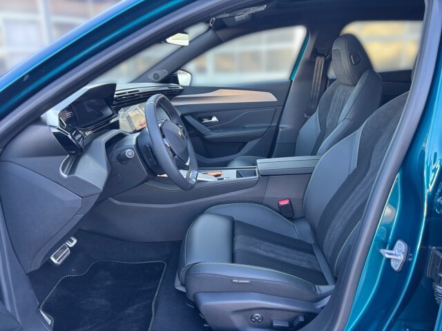 Peugeot E-408 GT 210 +Pano-Dach+Navi+360°Kamera+LED+ Peugeot E-408 GT 210 +Pano-Dach+Navi+360°Kamera+LED+