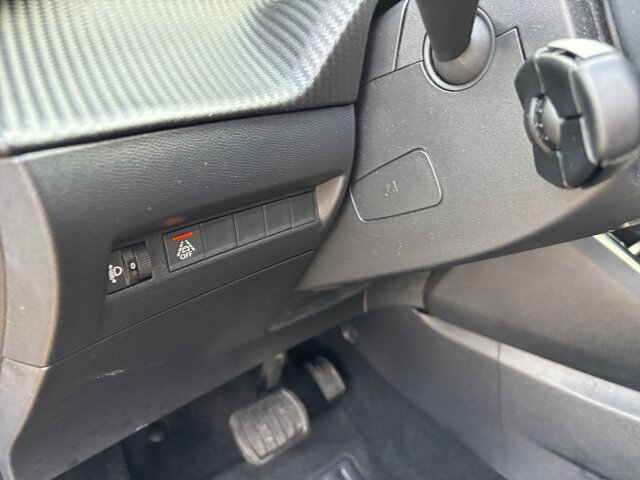 Peugeot e208 136 Active Pack 11 KW Charger+SHZ+EPH Peugeot e208 136 Active Pack 11 KW Charger+SHZ+EPH