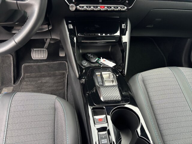 Peugeot e-208 Allure 136 +11 KW OBC+Navi+LED+EPH+SHZ+ Peugeot e-208 Allure 136 +11 KW OBC+Navi+LED+EPH+SHZ+