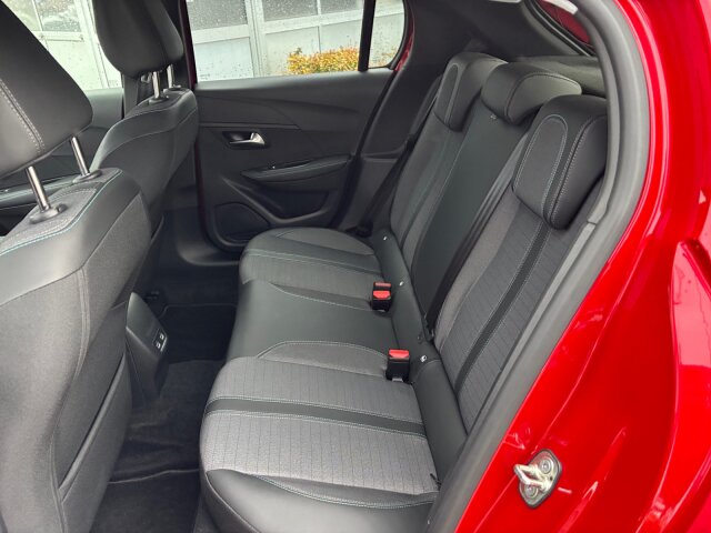 Peugeot e-208 Allure 136 +11 KW OBC+Navi+LED+EPH+SHZ+ Peugeot e-208 Allure 136 +11 KW OBC+Navi+LED+EPH+SHZ+