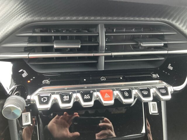 Peugeot 2008 Allure 130 +LED+Navi+Kamera+SHZ+EPH+ Peugeot 2008 Allure 130 +LED+Navi+Kamera+SHZ+EPH+