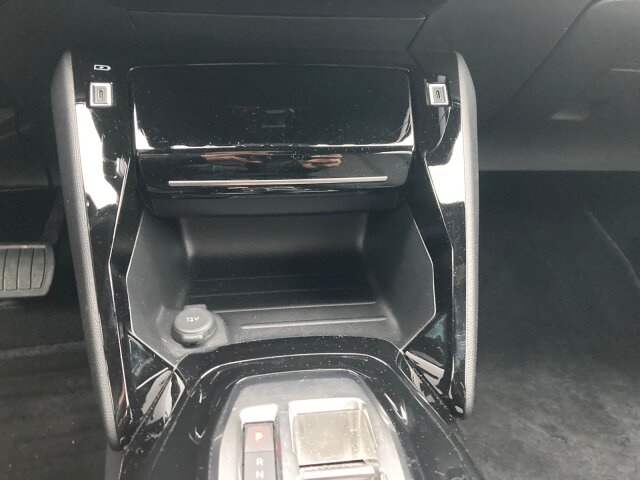 Peugeot 2008 Allure 130 +LED+Navi+Kamera+SHZ+EPH+ Peugeot 2008 Allure 130 +LED+Navi+Kamera+SHZ+EPH+