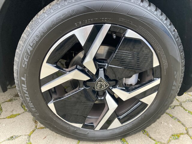 Peugeot 2008 Allure 130 +LED+Navi+Kamera+SHZ+EPH+ Peugeot 2008 Allure 130 +LED+Navi+Kamera+SHZ+EPH+