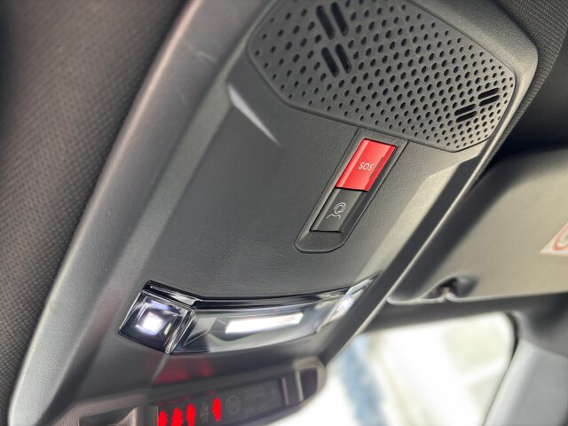 Peugeot 2008 1.2 PT 130 EAT8 GT +ACC+Kamera+Keyless+LED+ Peugeot 2008 1.2 PT 130 EAT8 GT +ACC+Kamera+Keyless+LED+