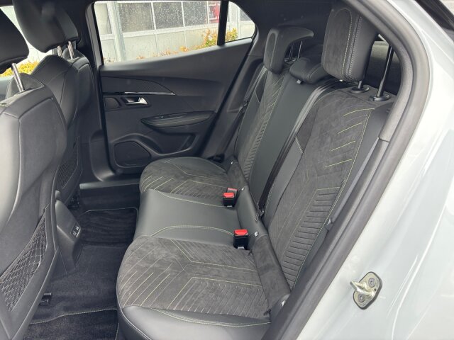 Peugeot 2008 1.2 PT 130 EAT8 GT +ACC+Kamera+Keyless+LED+ Peugeot 2008 1.2 PT 130 EAT8 GT +ACC+Kamera+Keyless+LED+