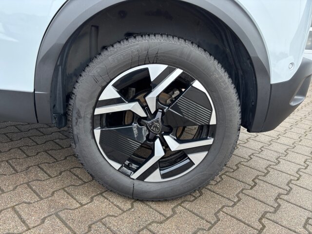 Peugeot 2008 1.2 PT 130 EAT8 GT +ACC+Kamera+Keyless+LED+ Peugeot 2008 1.2 PT 130 EAT8 GT +ACC+Kamera+Keyless+LED+