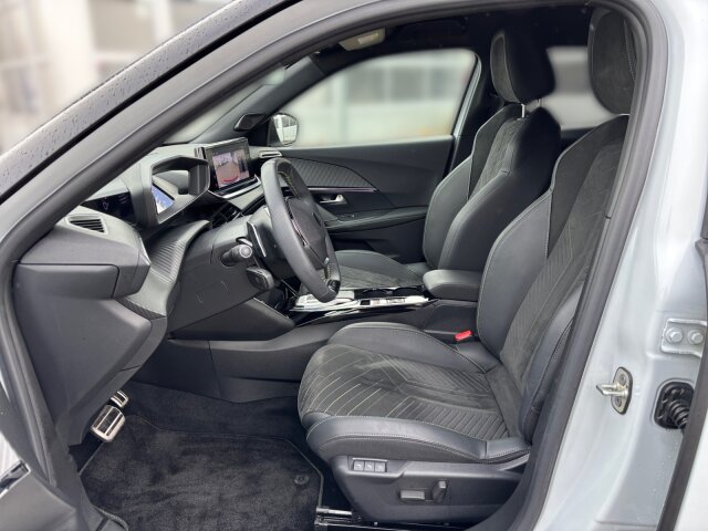 Peugeot 2008 1.2 PT 130 EAT8 GT +ACC+Kamera+Keyless+LED+ Peugeot 2008 1.2 PT 130 EAT8 GT +ACC+Kamera+Keyless+LED+