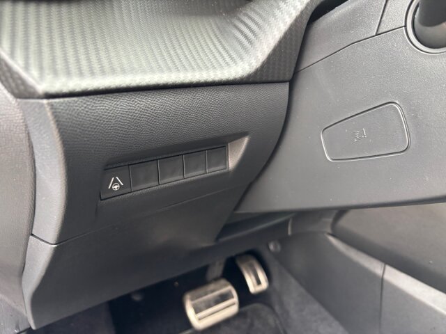 Peugeot 2008 1.2 PT 130 EAT8 GT +ACC+Kamera+Keyless+LED+ Peugeot 2008 1.2 PT 130 EAT8 GT +ACC+Kamera+Keyless+LED+