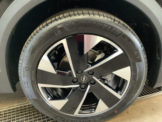 Opel Grandland GS 1.2 MHEV +Matrix-LED+Keyless+ACC+ Opel Grandland GS 1.2 MHEV +Matrix-LED+Keyless+ACC+