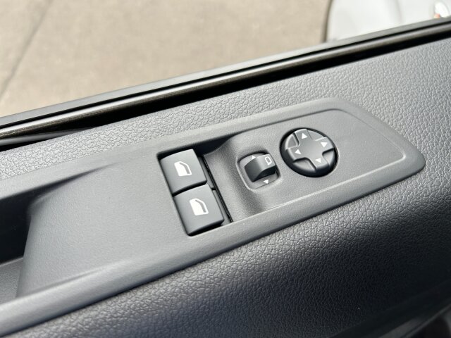 Opel Vivaro 2.0 D L erhöhte Nutzlast +AHZV+Allwetter+ Opel Vivaro 2.0 D L erhöhte Nutzlast +AHZV+Allwetter+