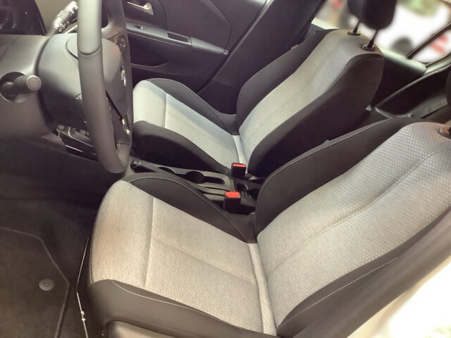 Opel Corsa Edition 1.2 +Allwetter+Lenkradheizung+SHZ+ Opel Corsa Edition 1.2 +Allwetter+Lenkradheizung+SHZ+