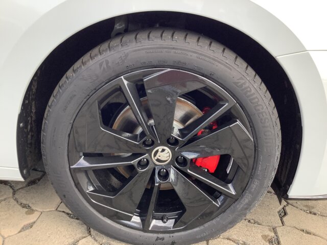 Skoda OCTAVIA COMBI RS 2.0 TDI DSG ** OHNE KM! ** Skoda OCTAVIA COMBI RS 2.0 TDI DSG ** OHNE KM! **