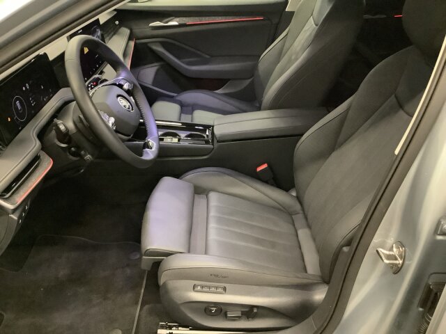 Skoda SUPERB COMBI SELECTION 2,0 TDI DSG * AHK*MATRIX* Skoda SUPERB COMBI SELECTION 2,0 TDI DSG * AHK*MATRIX*