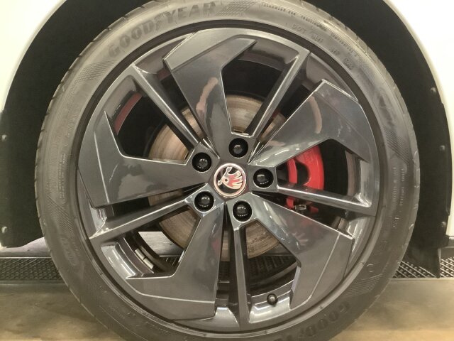 Skoda OCTAVIA CCOMBI TDI 4X4 DSG RS **AHK*COLUMBUS*ACC Skoda OCTAVIA CCOMBI TDI 4X4 DSG RS **AHK*COLUMBUS*ACC