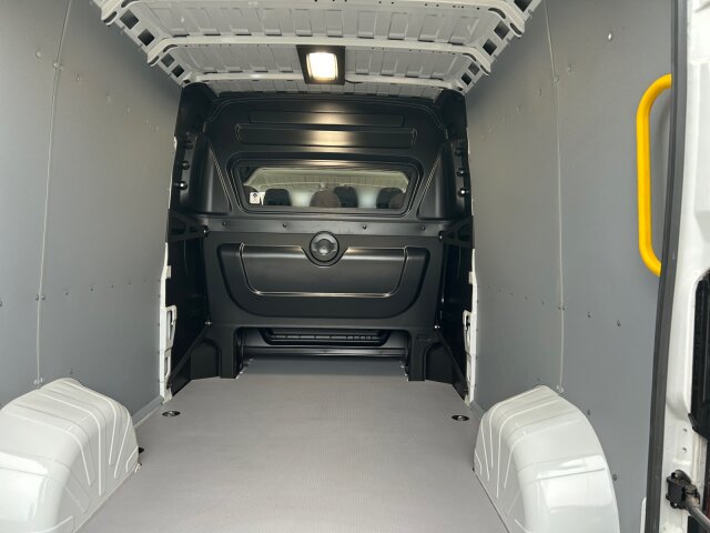 Opel Movano 2.2 DoKa 6-Stz L3 H2 +Klima+Allwetter+AHK Opel Movano 2.2 DoKa 6-Stz L3 H2 +Klima+Allwetter+AHK