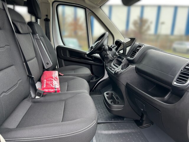 Opel Movano 2.2 DoKa 6-Stz L3 H2 +Klima+Allwetter+AHK Opel Movano 2.2 DoKa 6-Stz L3 H2 +Klima+Allwetter+AHK