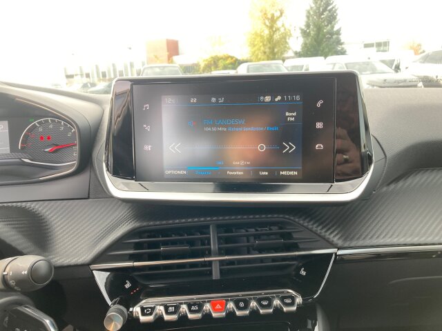 Peugeot 2008 Allure 130 +EPH+Navi+SHZ+Automatik Peugeot 2008 Allure 130 +EPH+Navi+SHZ+Automatik