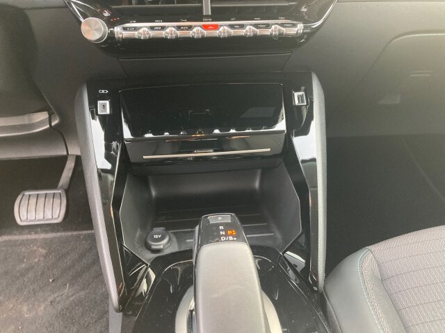 Peugeot e-208 Allure Pack 136 SHZ+Navi+11 KW OBC+EPH Peugeot e-208 Allure Pack 136 SHZ+Navi+11 KW OBC+EPH