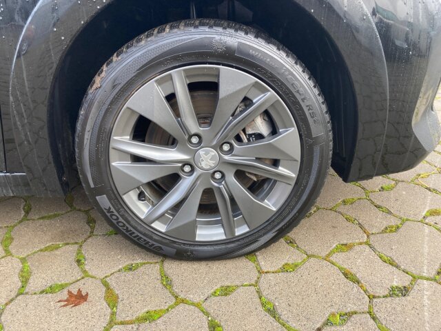 Peugeot e-208 Allure Pack 136 SHZ+Navi+11 KW OBC+EPH Peugeot e-208 Allure Pack 136 SHZ+Navi+11 KW OBC+EPH