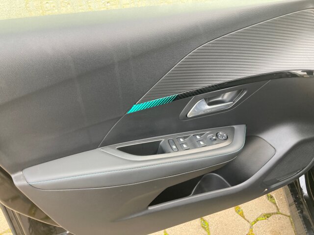 Peugeot e-208 Allure Pack 136 SHZ+Navi+11 KW OBC+EPH Peugeot e-208 Allure Pack 136 SHZ+Navi+11 KW OBC+EPH