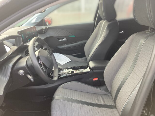 Peugeot e-208 Allure Pack 136 SHZ+Navi+11 KW OBC+EPH Peugeot e-208 Allure Pack 136 SHZ+Navi+11 KW OBC+EPH