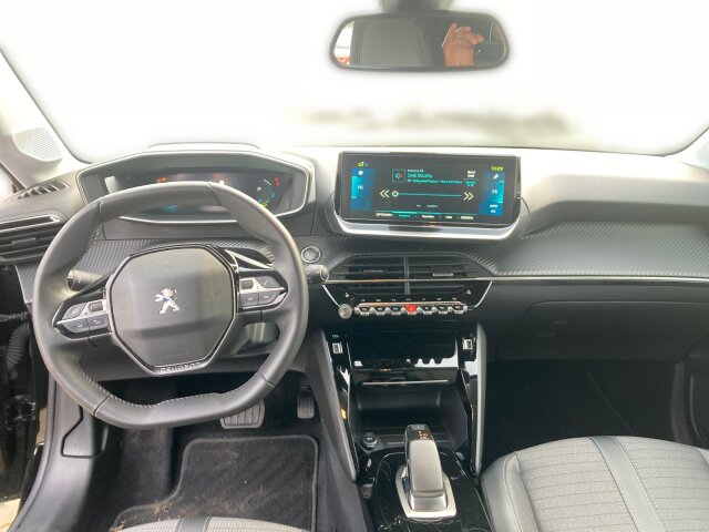 Peugeot e-208 Allure Pack 136 SHZ+Navi+11 KW OBC+EPH Peugeot e-208 Allure Pack 136 SHZ+Navi+11 KW OBC+EPH