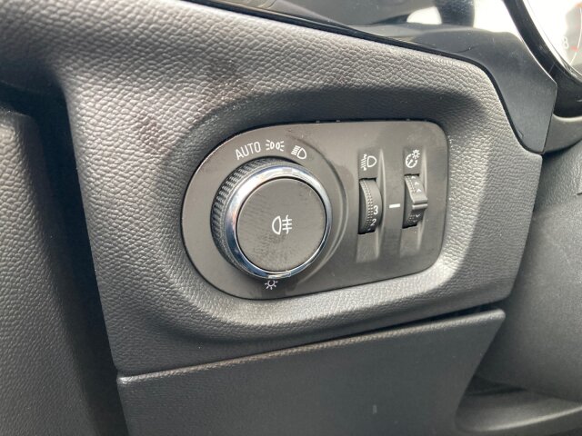 Opel Corsa Edition 1.2 +Allwetter+LHZ+SHZ+LED+ Opel Corsa Edition 1.2 +Allwetter+LHZ+SHZ+LED+